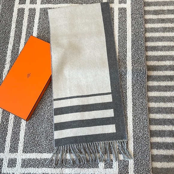 Authentic Hermes double sided cashmere Horse Scarf - Picture 8 of 14